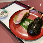 追分だんご本舗 - だんご二本盛り：胡麻たれと桜あん