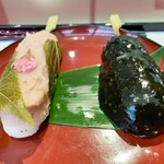 追分だんご本舗 - だんご二本盛り：胡麻たれと桜あん