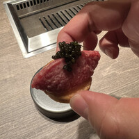USHIGORO S. SHINJUKU - 4.キャビアと和牛の燻製タルタル