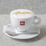 FLOR GELATO ITALIANO OSAKA - 【ラテマキアート】チームミルクとフォームドミルクの上に少量のエスプレッソコーヒーを注いだものです。