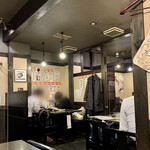 Aki Yokokawa Hachiemon - 広々とした店内 土間テーブル席