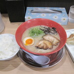 Tonkotsu Ramen Teppen - らーめん餃子セット