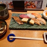 Gifu Hatsu Zushi - お寿司と赤出汁