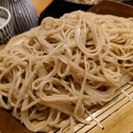 日進月歩 - 細くてしっかりしたお蕎麦。