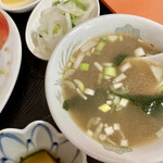 中華料理 喜楽 - 中華スープ/カボチャ煮付/漬物/缶モモ