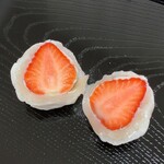 菓子処元尾 - 苺大福。200円