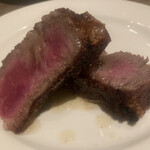 Peter Luger Steak House Tokyo - 絶品のステーキ。ウルフギャングの肉より美味しく感じた。