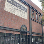 Peter Luger Steak House Tokyo - こちらはブティックの入口