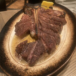 Peter Luger Steak House Tokyo - STEAK FOR TWO 29000円税サ別、USDA PRIME BEEF, LUGER'S SELECTED DRY AGED、値段は毎週買付価格と為替相場で変動、以降が価格は税サ別表記