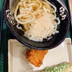 Hanamaru Udon - かけうどん(温)、からあげ、ちくわ天