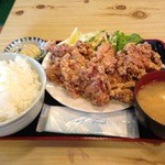 あたご食堂 - から揚げ定食・大盛（食べラにて撮影）