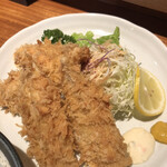 お魚処 うおとも - アジフライは4つ