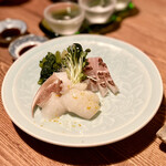 イザカヤ コン - 