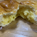 ケーワン - クリームパンを割ってみました