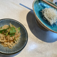 CINA New Modern Chinese - 細切りクラゲとパクチーの和え物・季節の前菜