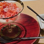 銀座 結絆 - 燻製した杏仁豆腐にまるごとイチゴかき氷