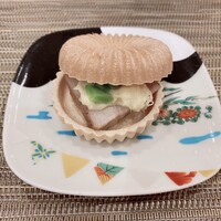 新割烹 丹色 - 【先付】蒸し豚と焼空豆の最中