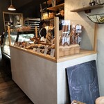 パンとお菓子と小さなレストラン bee - 