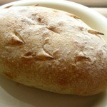 オーガニックパン工房　それいゆ - ホワイトチョコパン240円オーガニックのホワイトチョコが中に入っています。もっちりとしたパン生地の中にポクポクとした食感のチョコが入ってるのがすごくおもしろい。