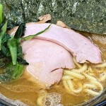 ラーメン 杉田家 - チャーシューはモモのスモーク。