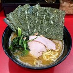 ラーメン 杉田家 - ラーメン750円麺硬め。海苔増し100円。