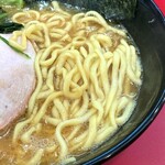 ラーメン 杉田家 - 酒井の中太麺はいい茹で加減でした。