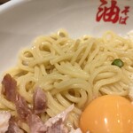 元祖油堂 - 麺は油そばにしては細め