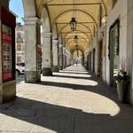 Gelateria La Romana - 大きな柱廊