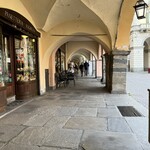 Gelateria La Romana - 歴史ある柱廊