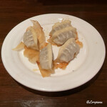 美食居酒屋 志絵扶 - 黒ニンニク使用の焼餃子