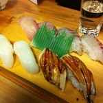 居酒屋 耕ちゃん - 寿司盛り合わせ。寿司屋じゃないのでちょっとごはんが多い。