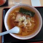 満州ニラら～めんの店 さかえや - 中華そば（中）