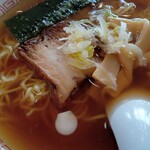 満州ニラら～めんの店 さかえや - 中華そば（中・アップ）