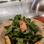 鉄板バル チェローナ - クレソンとチーズのサラダ