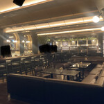 Peter Luger Steak House Tokyo - 入り口奥にあるウェイティングバー、アメリカらしい造り