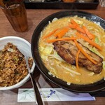 Sapporo Jukusei Miso Ramen Takumi Kami - 味噌らーめんセット、特製チャーシュー炒飯¥880-