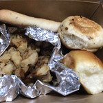 Peter Luger Steak House Tokyo - 食べ残したパン、ジャーマンポテト