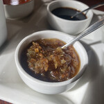 Asian Table Monkai - 搭配可口的魚露，這是我們的主打菜品。內餡是……我已經忘記了，但有乾貨等。美味的精華。