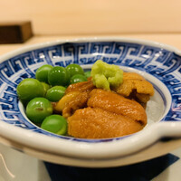 はらまさ - ①【凌ぎ】
                    雲丹とウスイエンドウの小丼