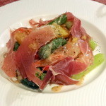 シラノ・ド・ベルジュラック - 軽く火を入れた車海老とオレンジとアスパラのサラダ仕立て1,365円