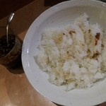 ごはんに唐辛子入りナンプラーを振りかける