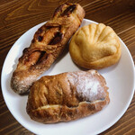 ファイブラン - ラムレーズンバターサンド@240 ／ 粗挽きポークソーセージ@260 ／ パティシエール@190（絶品）