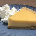 Peter Luger Steak House Tokyo - 酸味とホイップクリームが絶妙な組み合わせ