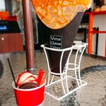 クレープアンドカフェ ヴァーチュ - 2022.3(先程の写真の翌日) チョコレート(￥390)、いちごバニラ(￥380)。カップアイスに生クリームやカスタードクリームも入っているんですよ！