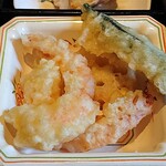 やよい軒 - やよい軒 西葛西店 やよい御膳の超プリプリ食感の海老が2尾とオクラ・蓮根の天婦羅