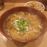 香吾芽 - 肉うどん(950円)
            かやくごはん(300円)