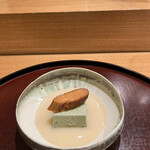 Ta Getsu - ランチフルコース１７３２５円。蓬豆腐。白味噌の餡に炙りカラスミと合わせてあります。滑らかでふんわり香る蓬豆腐とマッチしています（╹◡╹）（╹◡╹）