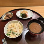 日本料理 太月 - ランチフルコース１７３２５円。筍ごはん。筍と木の芽、添えてある牛時雨煮との無限ループで、たくさんいただきました（╹◡╹）（╹◡╹）。明日から頑張ります（笑）