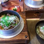 釜飯と和食 旬 - 牛スジの釜飯