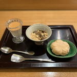 日本料理 太月 - ランチフルコース１７３２５円。苺ムース、わらび餅、桜アイス最中。程よい甘さと素材の風味がたまらないデザートです（╹◡╹）（╹◡╹）